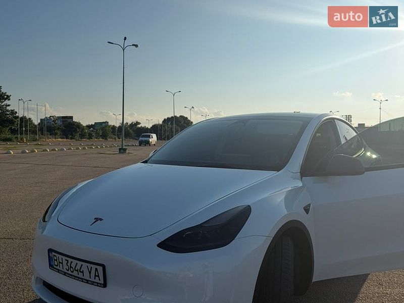 Tesla Model Y 2023