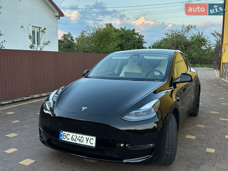 Tesla Model Y 2023