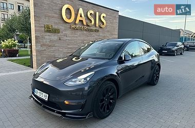 Tesla Model Y  2024