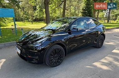 Tesla Model Y  2024