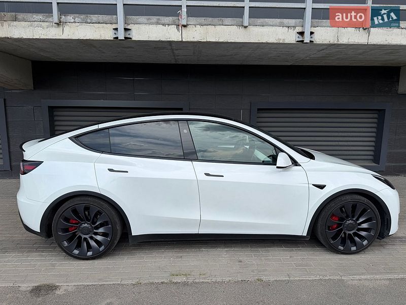 Tesla Model Y 2024