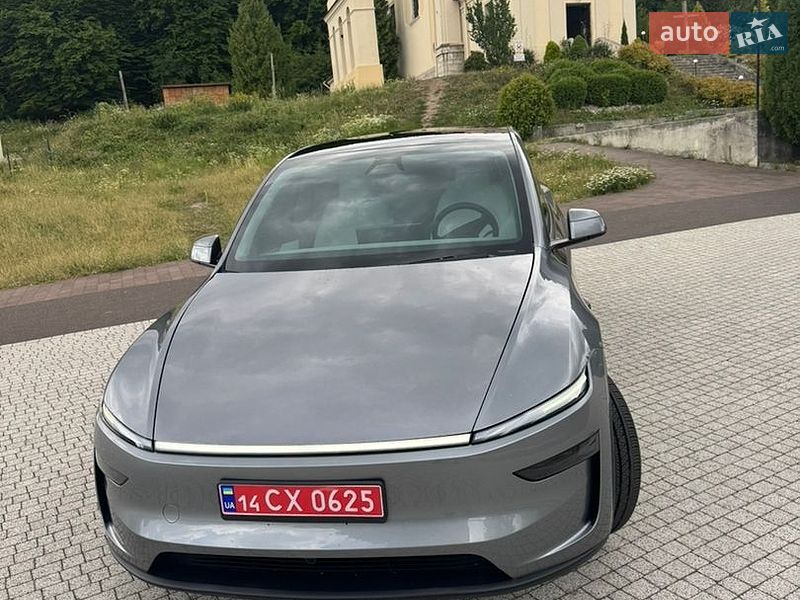 Внедорожник / Кроссовер Tesla Model Y 2025 в Львове