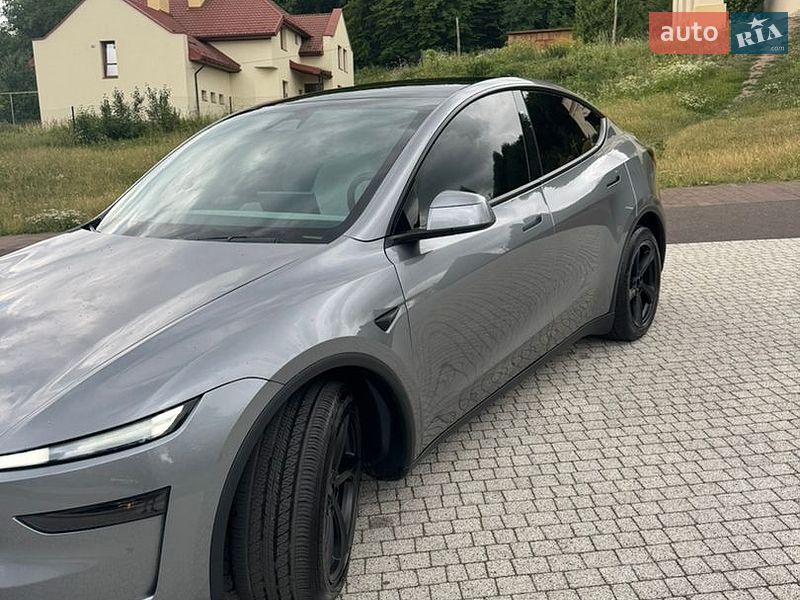 Внедорожник / Кроссовер Tesla Model Y 2025 в Львове