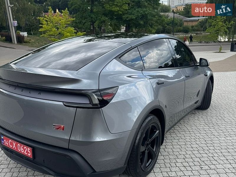 Внедорожник / Кроссовер Tesla Model Y 2025 в Львове
