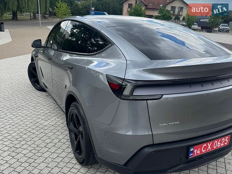 Внедорожник / Кроссовер Tesla Model Y 2025 в Львове