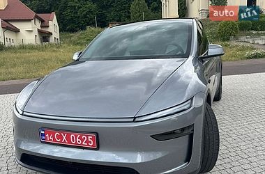 Внедорожник / Кроссовер Tesla Model Y 2025 в Львове