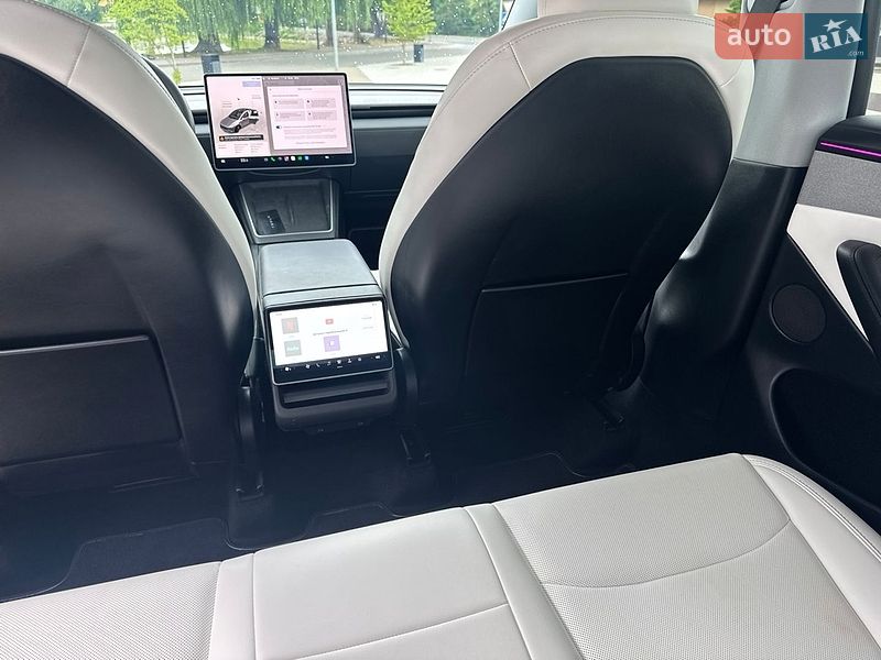 Внедорожник / Кроссовер Tesla Model Y 2025 в Львове