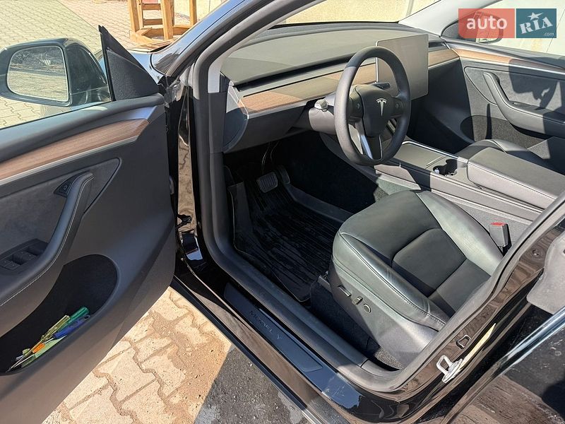 Позашляховик / Кросовер Tesla Model Y 2024 в Львові