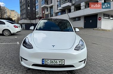 Tesla Model Y  2024