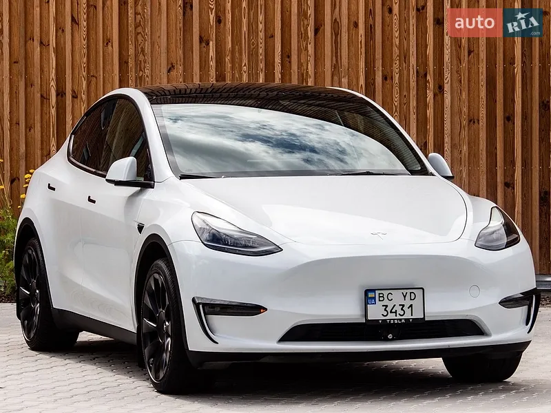 Tesla Model Y 2024