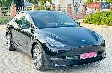 Tesla Model Y  2023