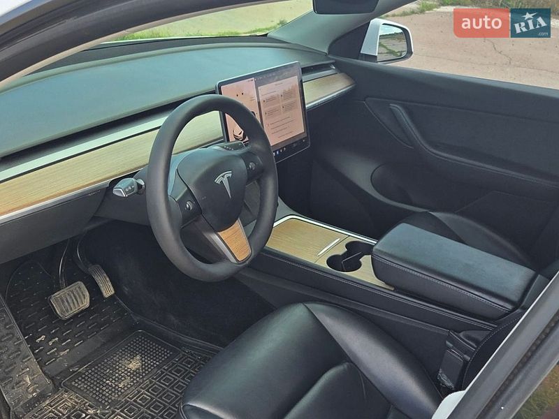 Позашляховик / Кросовер Tesla Model Y 2022 в Чернігові фото 3 Позашляховик / Кросовер Tesla Model Y 2022 в Чернігові