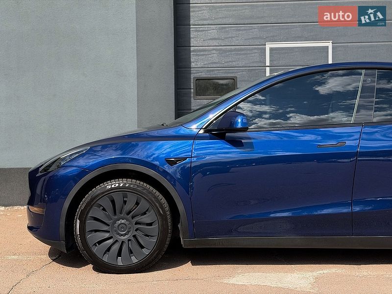 Внедорожник / Кроссовер Tesla Model Y 2023 в Киеве
