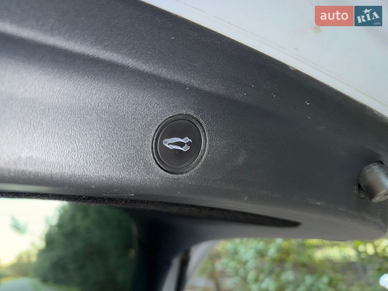 Позашляховик / Кросовер Tesla Model Y 2023 в Дніпрі фото 22 Позашляховик / Кросовер Tesla Model Y 2023 в Дніпрі