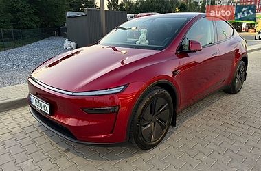 Tesla Model Y  2025