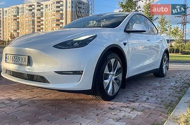 Tesla Model Y  2024