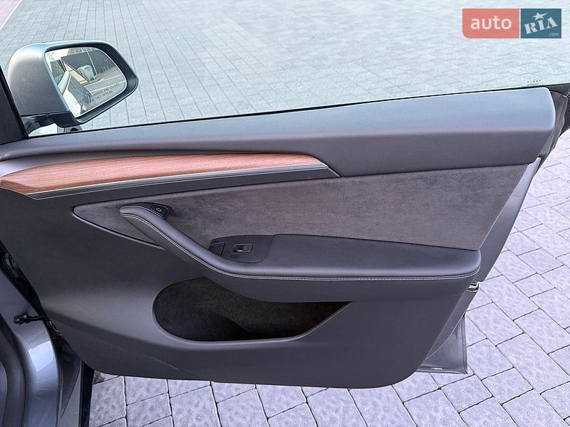 Позашляховик / Кросовер Tesla Model Y 2024 в Львові