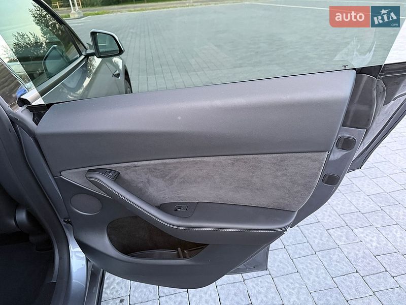 Позашляховик / Кросовер Tesla Model Y 2024 в Львові