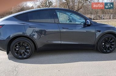 Tesla Model Y  2025