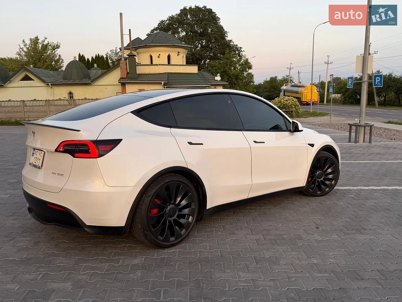 2022 Tesla Model Y - мініатюра 3