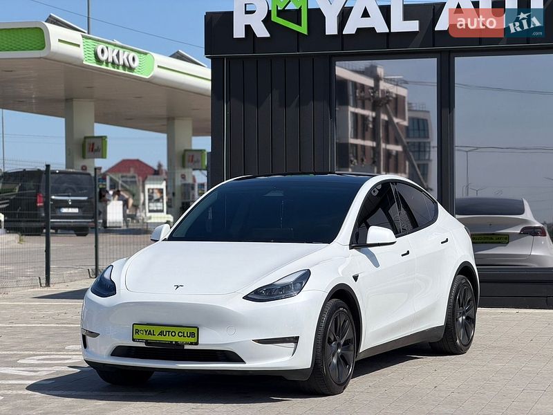 Tesla Model Y 2024