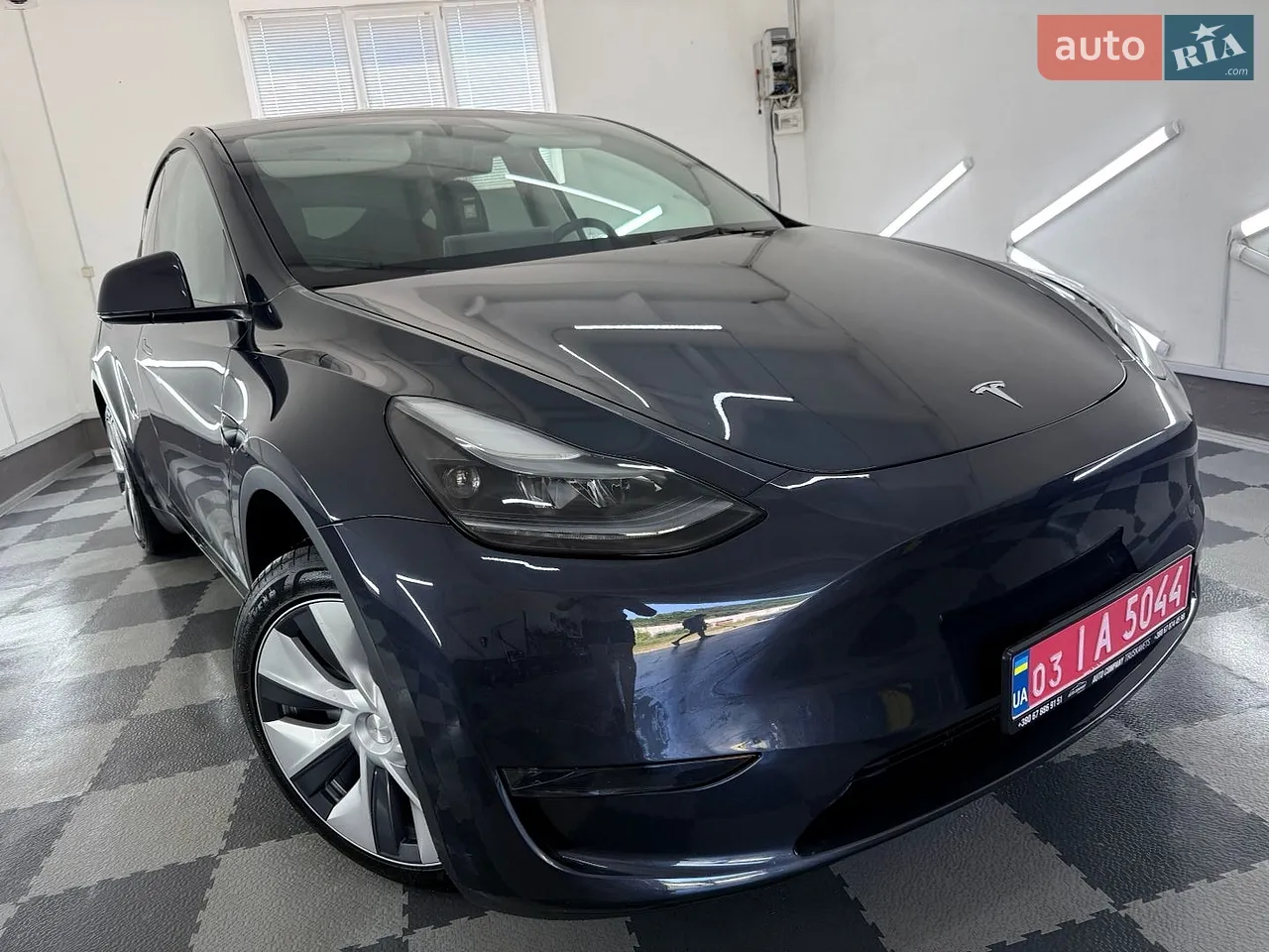 2024 Tesla Model Y - мініатюра 3