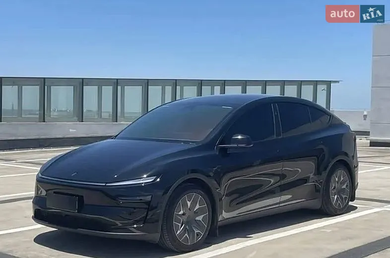 Tesla Model Y 2025