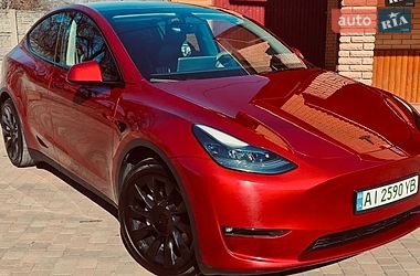 Tesla Model Y  2024
