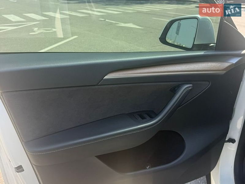 Внедорожник / Кроссовер Tesla Model Y 2023 в Виннице
