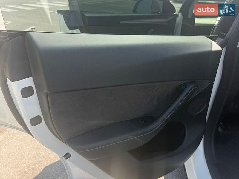 Внедорожник / Кроссовер Tesla Model Y 2023 в Виннице