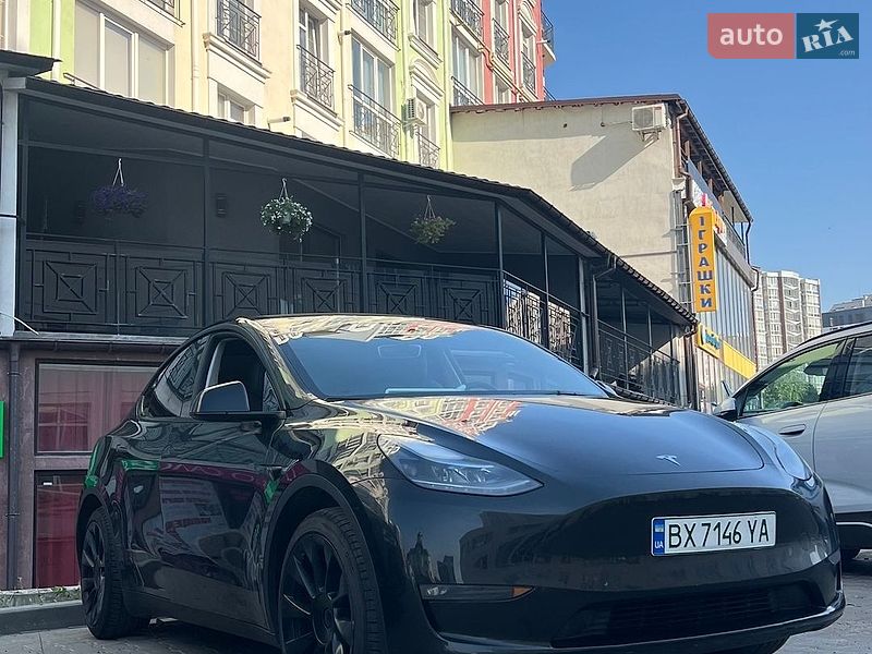 Tesla Model Y 2023