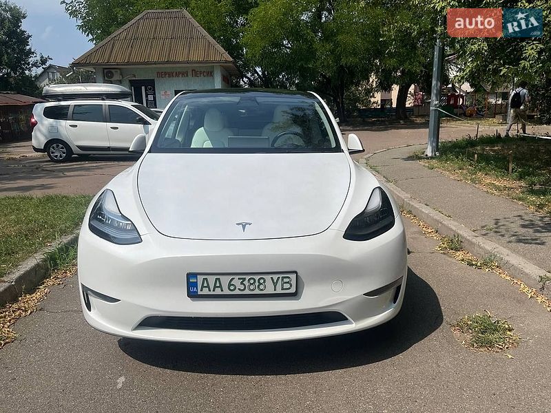Tesla Model Y 2023