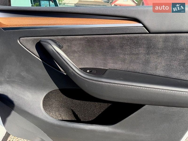 Позашляховик / Кросовер Tesla Model Y 2023 в Хмельницькому