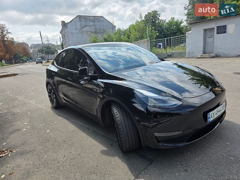 Седан Tesla Model Y