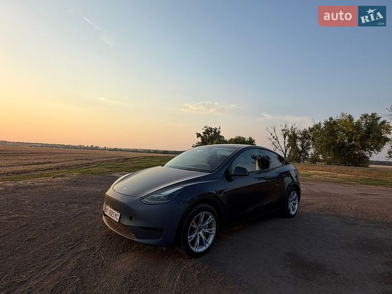 Tesla Model Y 2024