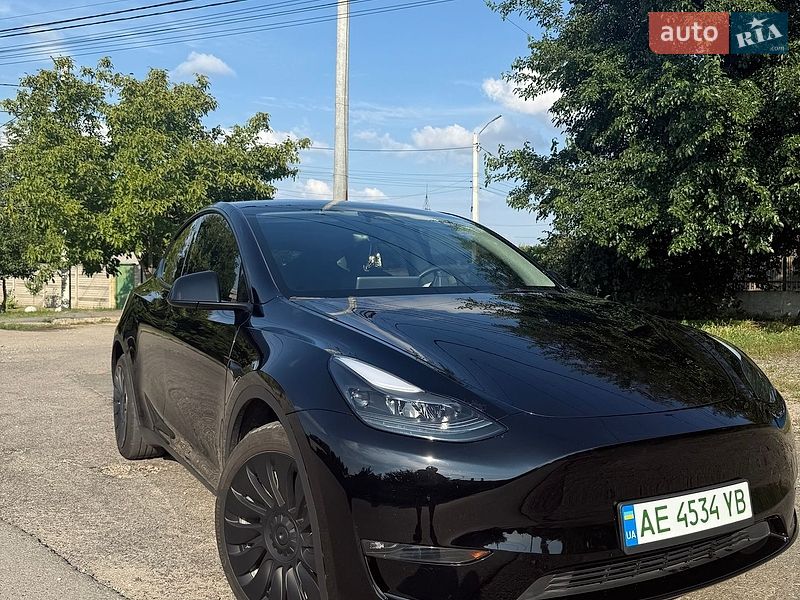 Tesla Model Y 2023