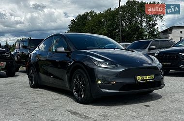 Tesla Model Y  2024