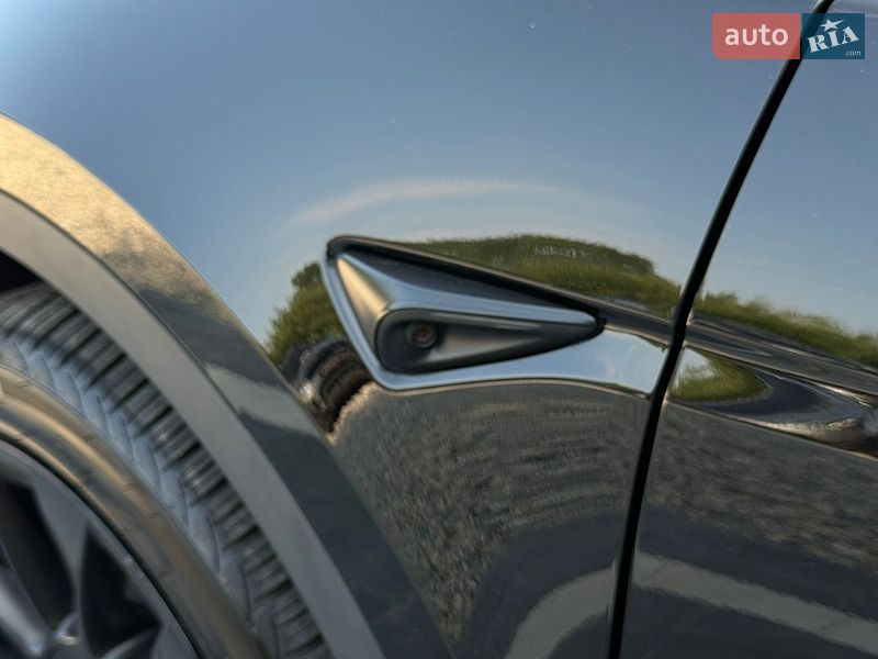 Внедорожник / Кроссовер Tesla Model Y 2023 в Ивано-Франковске