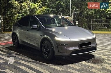 Tesla Model Y  2025