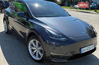 Tesla Model Y 2024