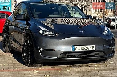 Tesla Model Y  2023