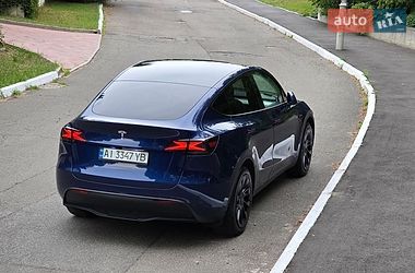 Tesla Model Y  2024