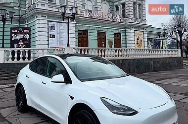 Tesla Model Y  2021