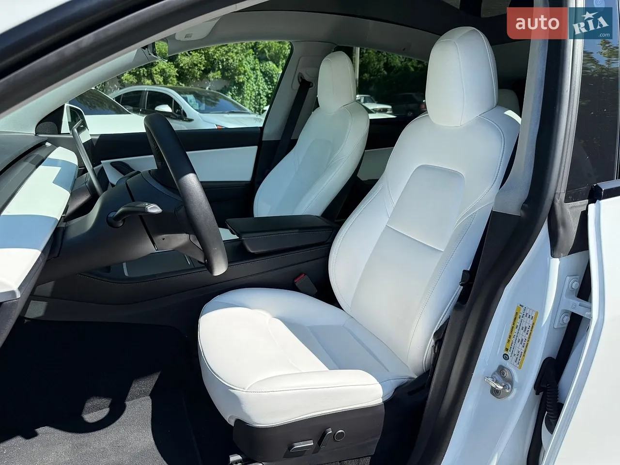 2022 Tesla Model Y - мініатюра 5