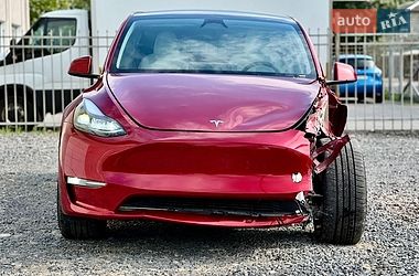 Tesla Model Y  2024