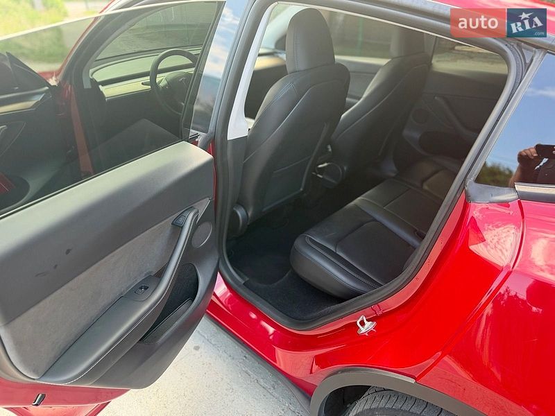 Позашляховик / Кросовер Tesla Model Y 2023 в Дніпрі фото 14 Позашляховик / Кросовер Tesla Model Y 2023 в Дніпрі