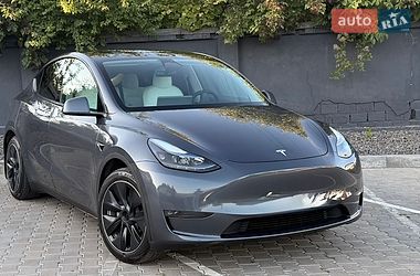 Tesla Model Y  2023