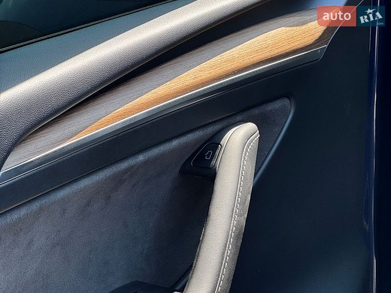 Позашляховик / Кросовер Tesla Model Y 2022 в Києві