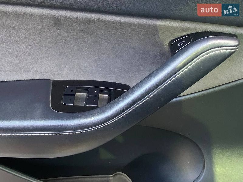 Позашляховик / Кросовер Tesla Model Y 2020 в Івано-Франківську