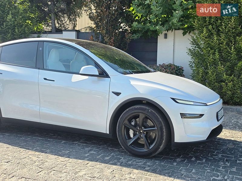 Позашляховик / Кросовер Tesla Model Y 2025 в Львові